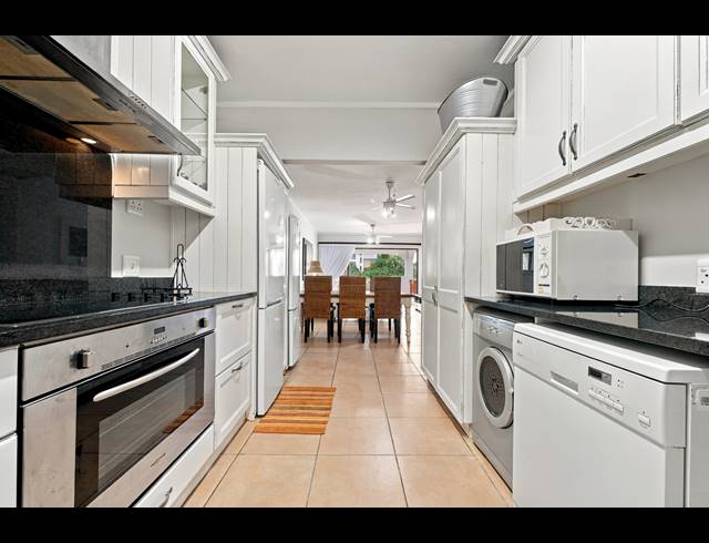 3 BEDROOM APARTMENT FOR SALE IN COMPENSATION BEACH